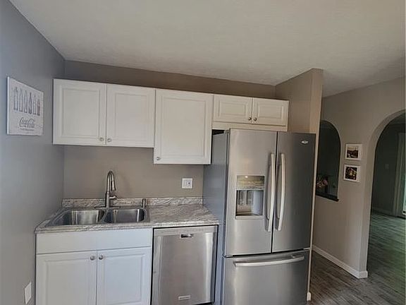 2nd image of 615 Sunset Cir