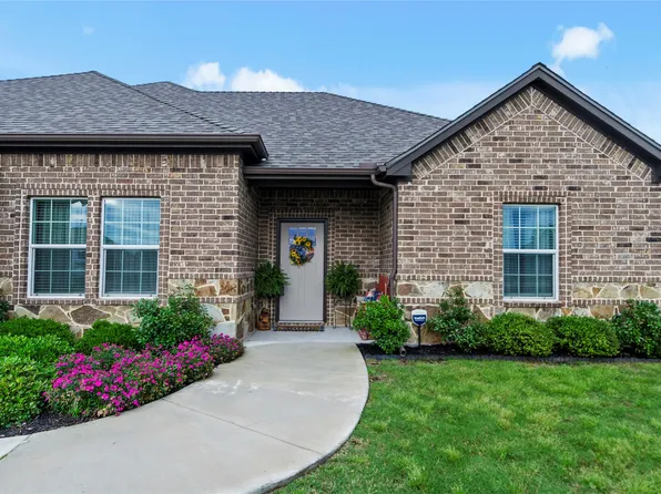 141 Walnut St, Paradise, TX 76073