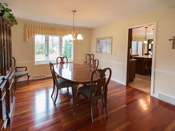 5th image of 23120 Kingsbrooke Ln