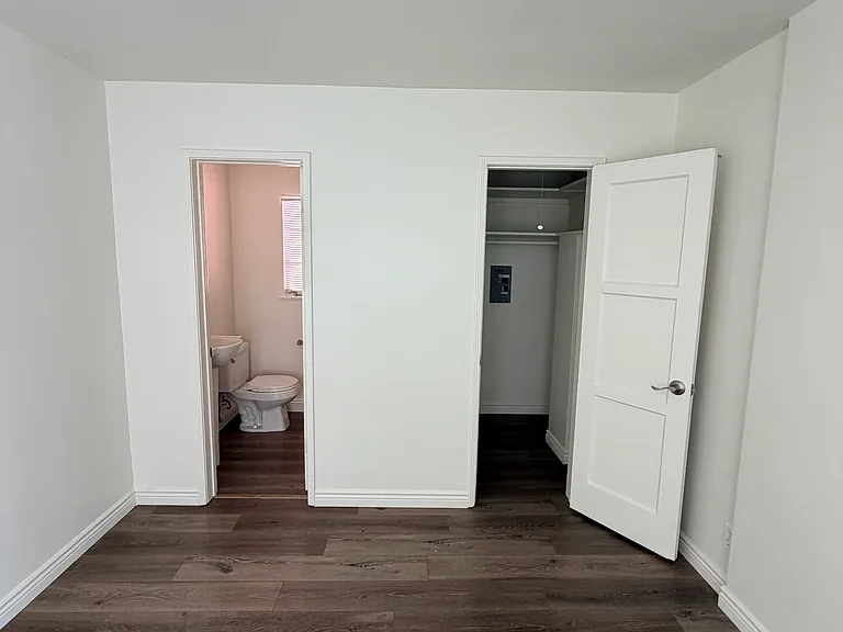 Sunset Park Apartments — Photo 24