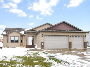 4253 31st Ave S, Fargo, ND 58104