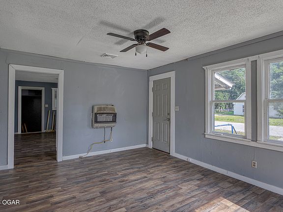 4th image of 103 E 18th St