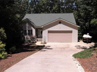 319 Nicklaus Rd, Westminster, SC 29693