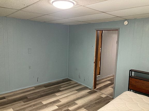 1st bedroom facing the 2nd bedroom!