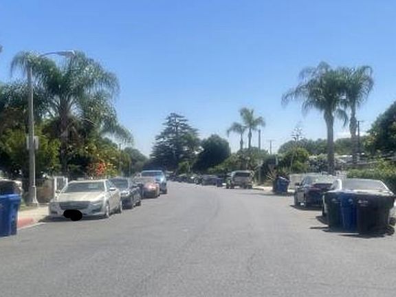 Exterior Neighborhood (street photo)
