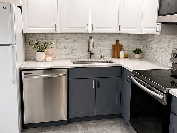 3rd image of 575 Oaks Lane #109