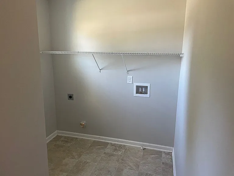 1090 Rockdale Blvd — Photo 5