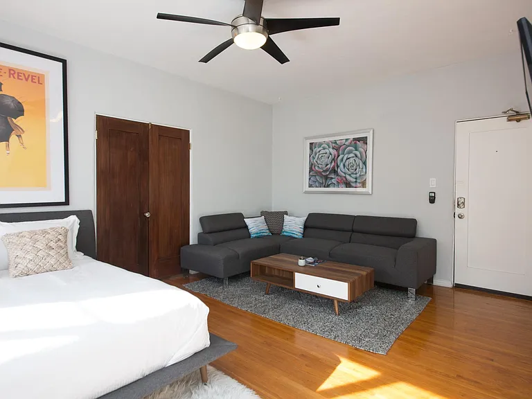 No. 12 Studio suite
