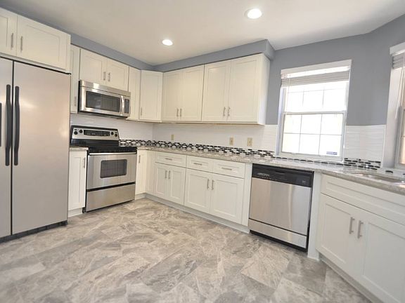 5th image of 10 Marina Point Pl