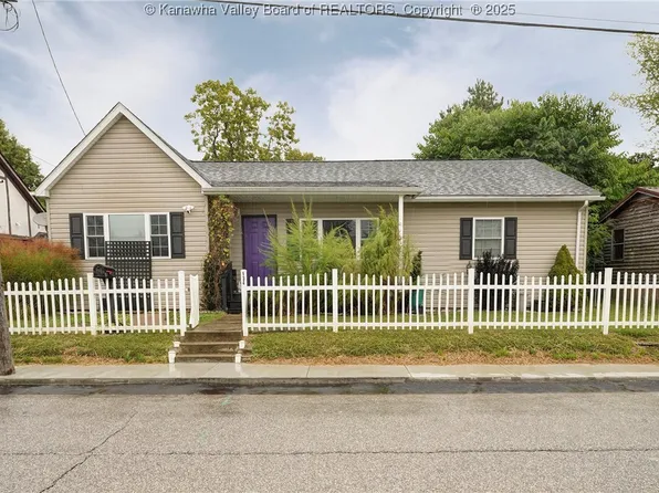 134 Taylor St, Hurricane, WV 25526