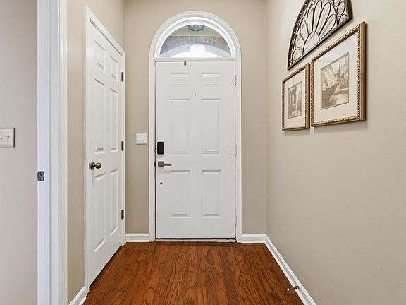 5th image of 200 Gardenside Dr