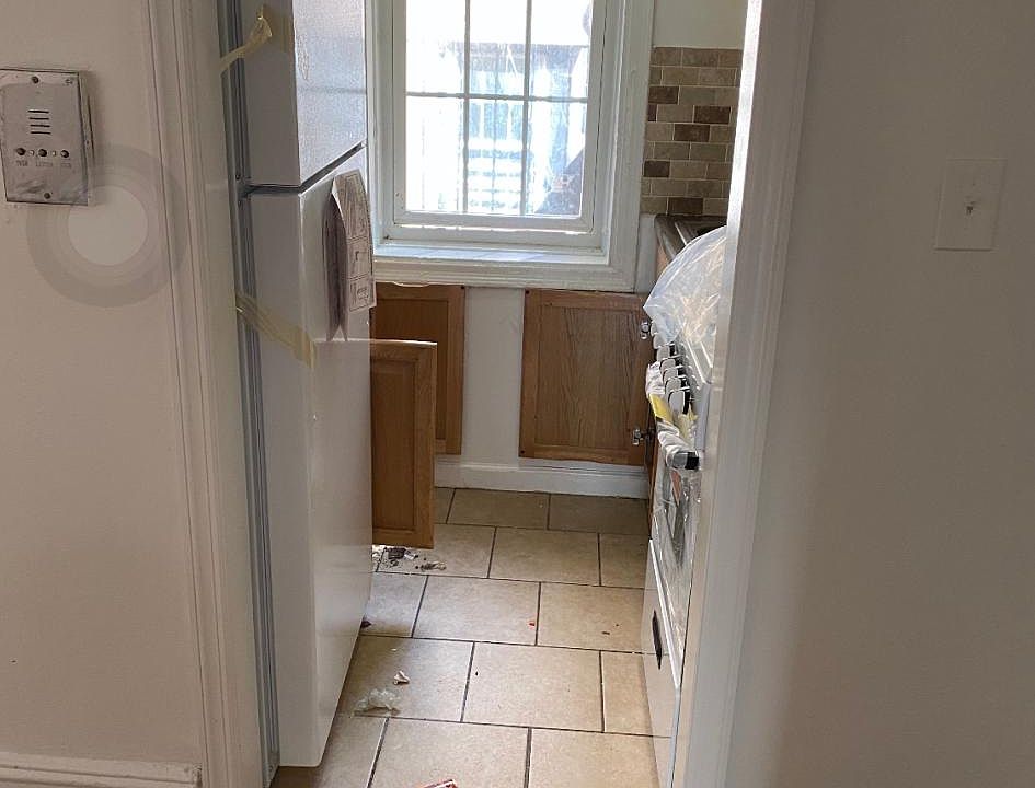 2nd image of 115 Henwood Pl #5