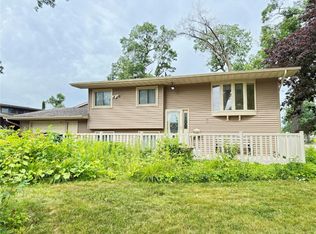4449 Northwood Dr NE, Cedar Rapids, IA 52402