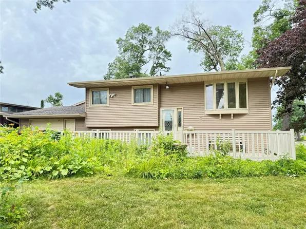 4449 Northwood Dr NE, Cedar Rapids, IA 52402
