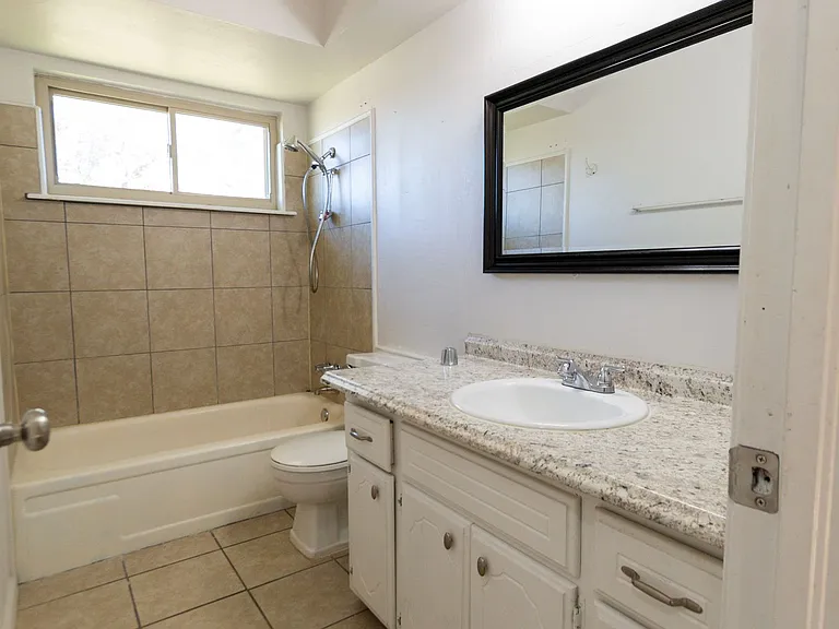 224 S Bouziden Dr — Photo 26