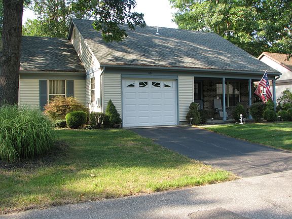 2nd image of 654 S Petunia Lane