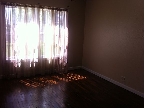 3rd image of 2402 W Magnolia Ave