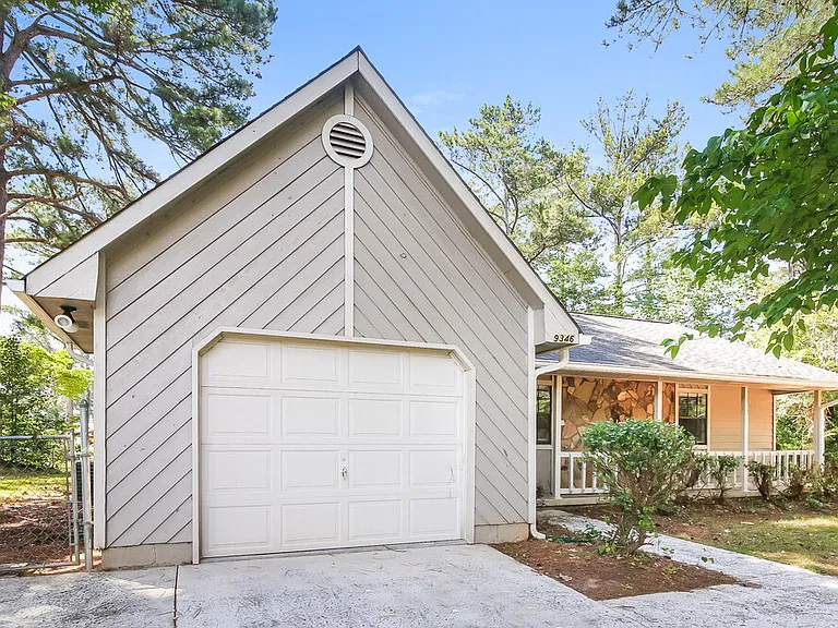 9346 Woodknoll Way — Photo 1