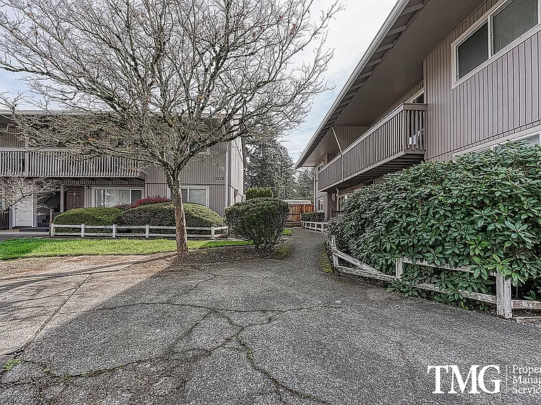 11114 NE 48th Cir #D — Photo 22
