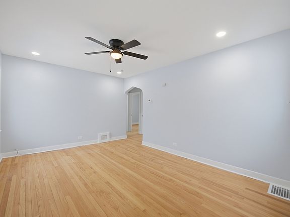 5th image of 18037 Ridgewood Ave