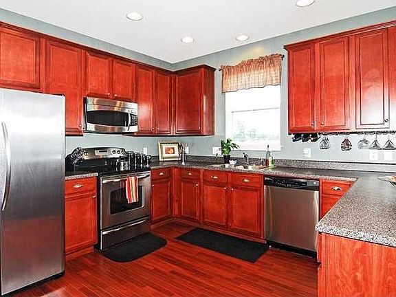 3rd image of 7887 Blue Jay Way