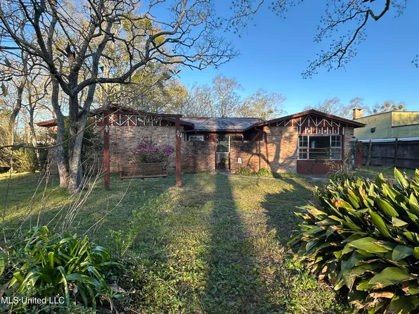 2911 Lynwood St, Pascagoula, MS 39567