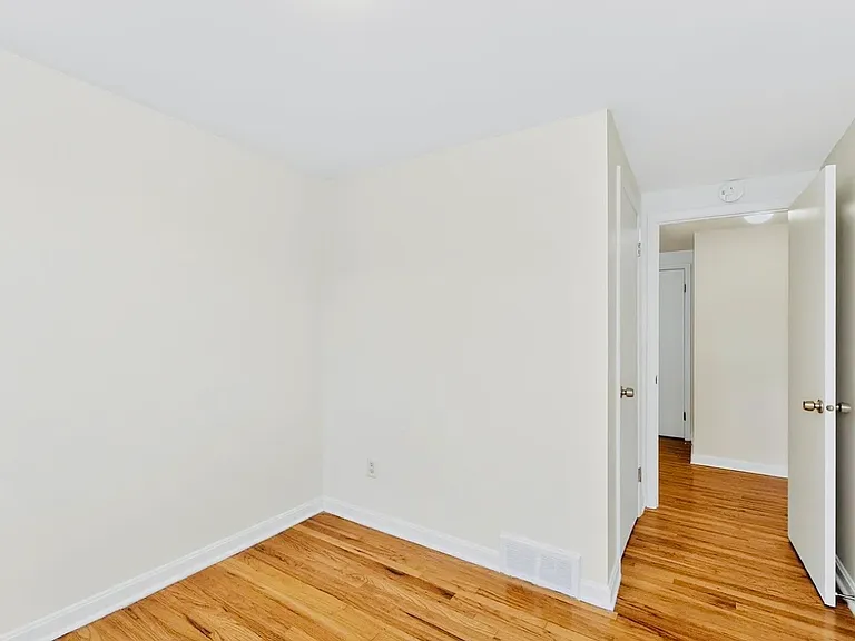 30 Commodore St #B — Photo 4