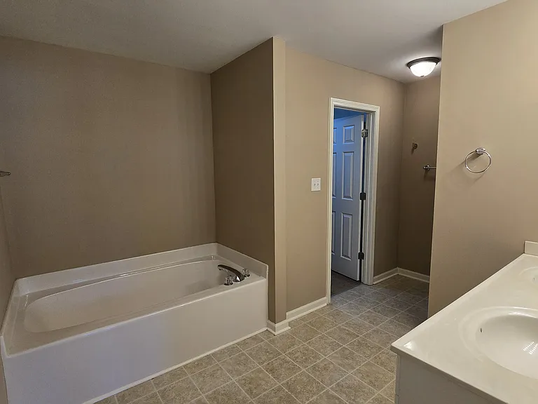 100 Jesse Dr — Photo 11