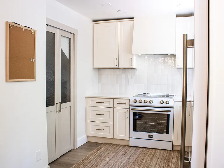 945 Cottingham Dr — Photo 11