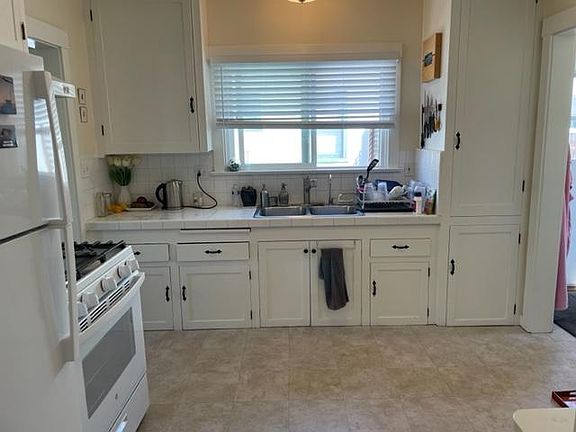 4th image of 1624 Garden St #3