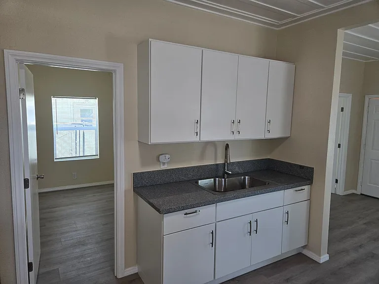 1201 Saticoy St — Photo 4