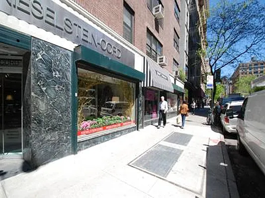 Rented by Buchbinder & Warren | media 21