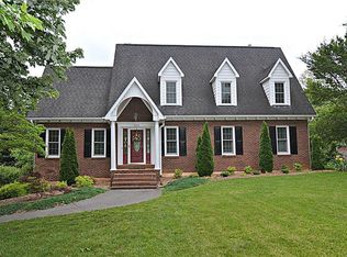 1009 Greenhurst Rd, Winston Salem, NC 27104