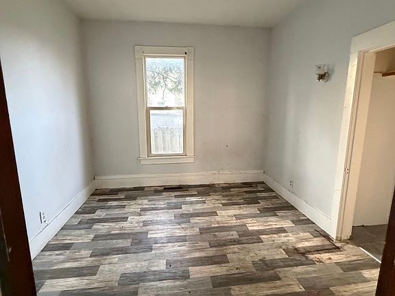 4th image of 1020 Broadway St