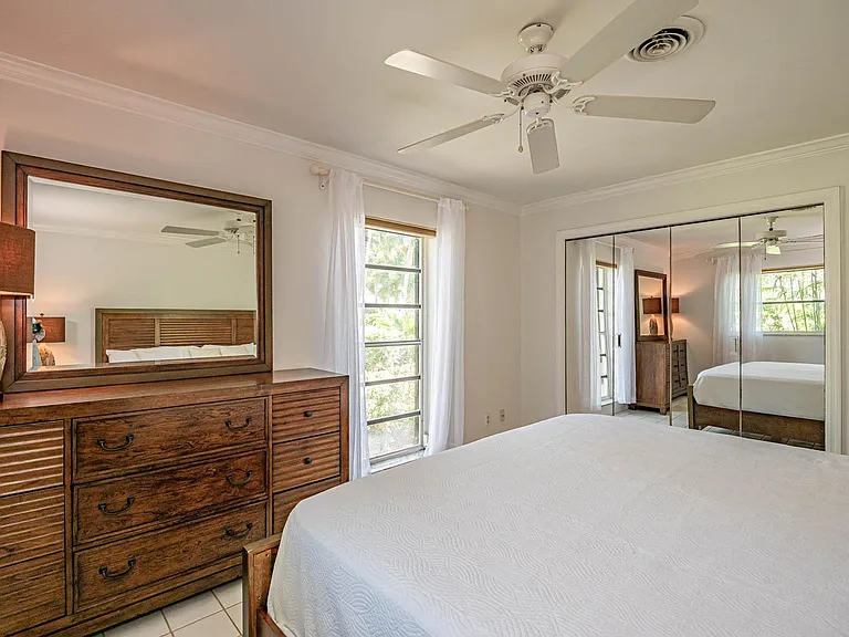1425 Treasure Cove Ln — Photo 32