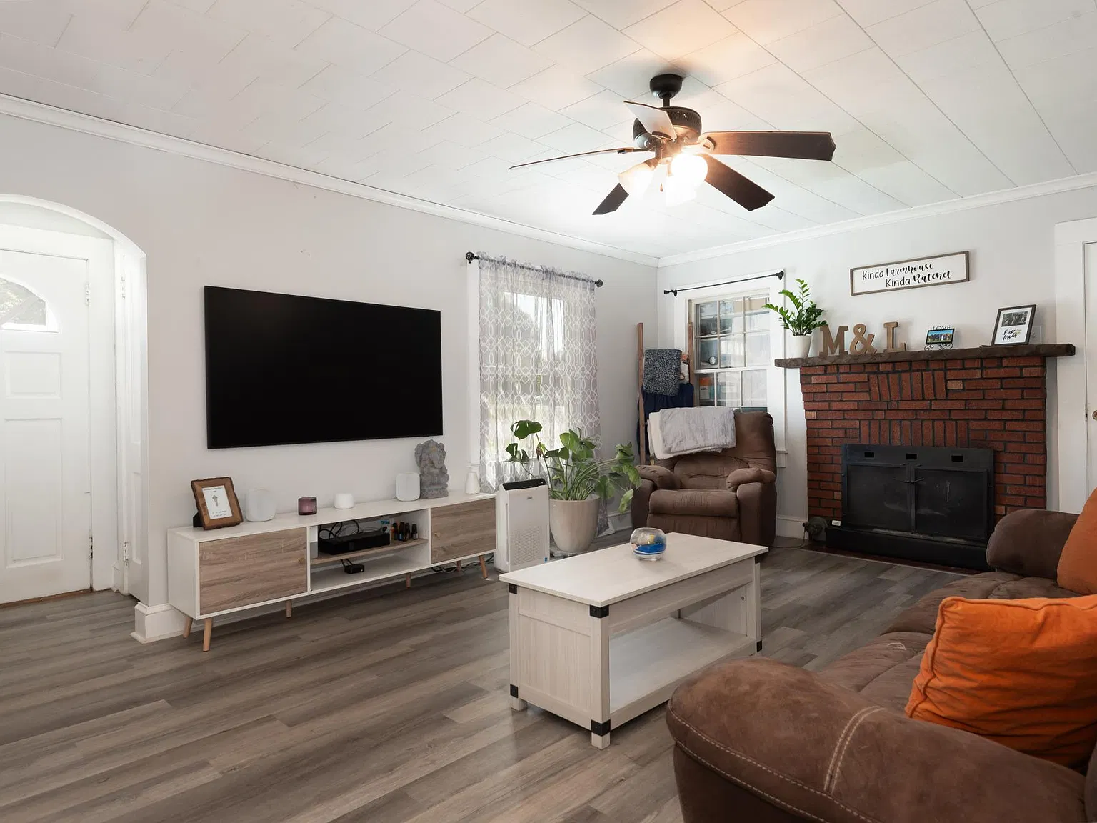 2 bed, 1087 sqft, $1,700 — Photo 2