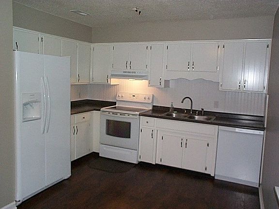 4th image of 900 Thomas St