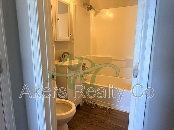 3rd image of 1420 N Hudson Ave