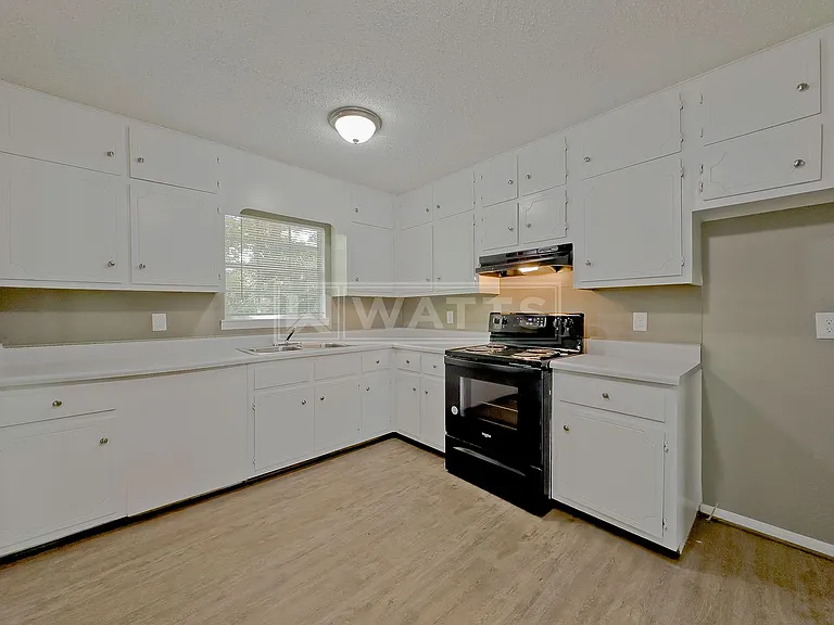 101 Shady Ln — Photo 10