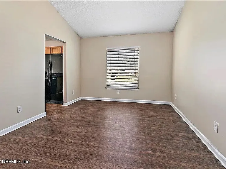 9155 Mill Grove Dr — Photo 10