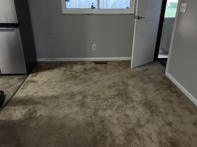 5912 Starcrest Dr — Photo 4