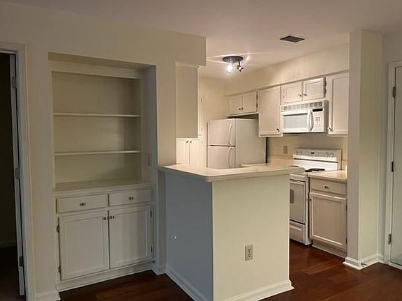 4th image of 3215 Pine Heights Dr NE