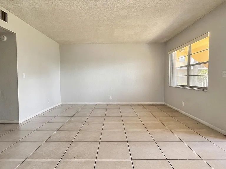 200 Croton Ave #111 — Photo 7