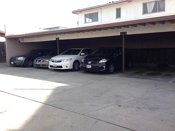 2nd image of 306 E Hyde Park Blvd