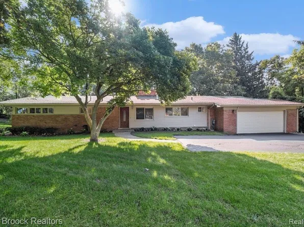 4016 Blackthorn Ct, Bloomfield Hills, MI 48301