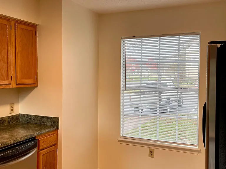 585 Cromwell Ct — Photo 11