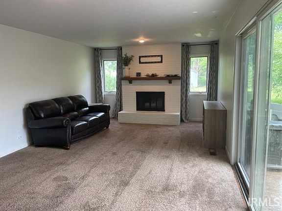 4th image of 604 S Park Dr