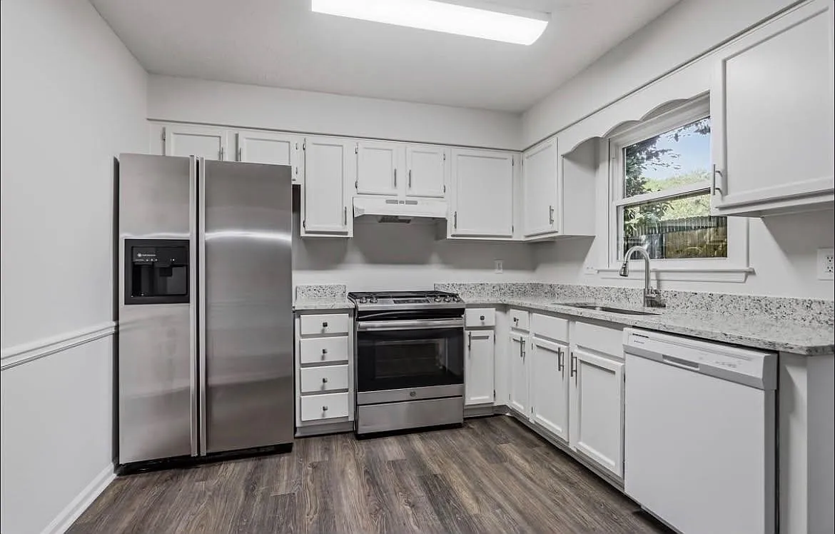 3 bed, 2.5 bath, 1675 sqft, $2,100 — Photo 3