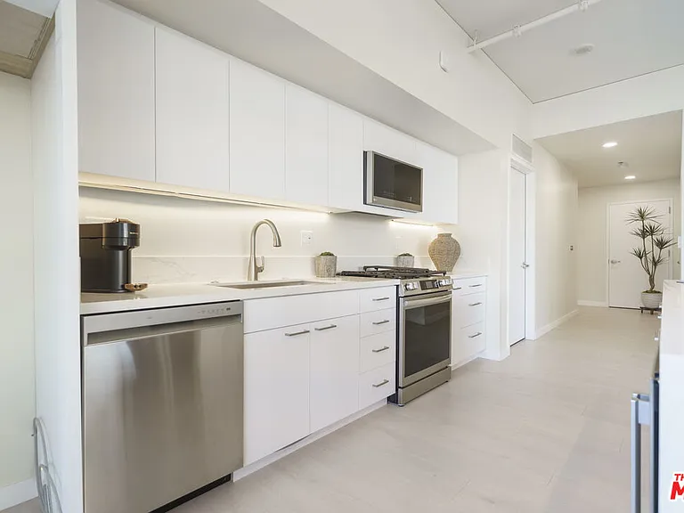 1100 S Hope St #716 — Photo 8