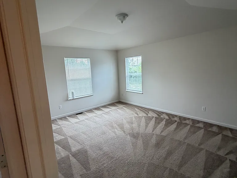 102 Riversedge Dr — Photo 17